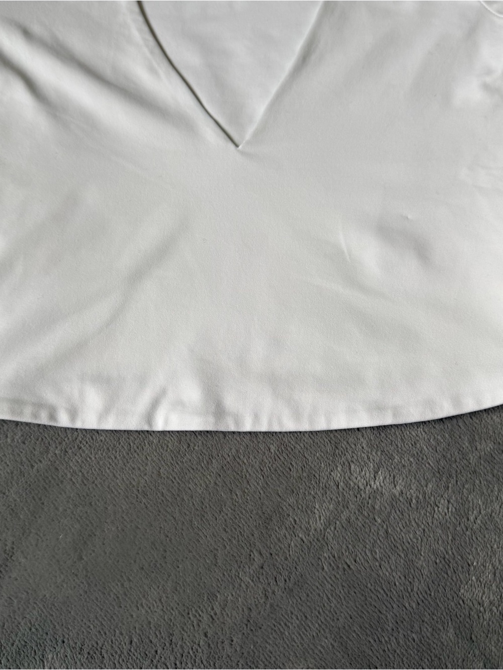 Aritzia Babaton Contour V Neck Long Sleeve Top White S - Picture 5 of 10